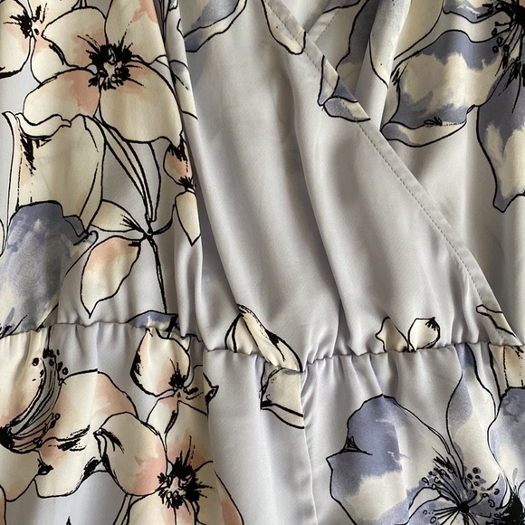 DYNAMITE Floral romper - Picture 4 of 4